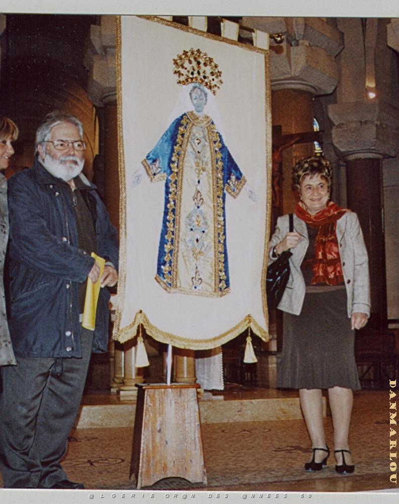 BANNIERE DE NOTRE DAME D AFRIQUE A LA BASILIQUE DU SACRE COEUR A MARSEILLE.JPG